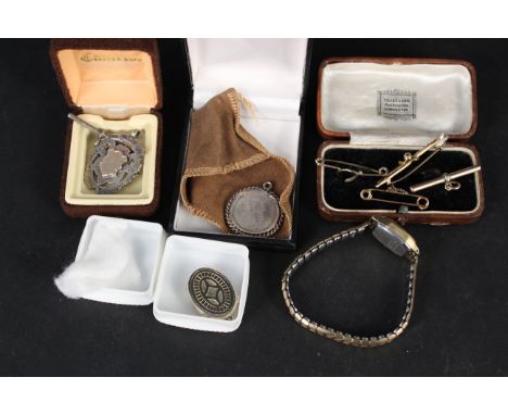 A mixed lot to include a silver coin in pendant mount, yellow metal bar brooches, silver fob etc