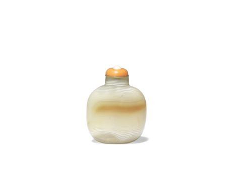 A FINE BANDED AGATE SNUFF BOTTLE18th/19th century Smoothly carved and hollowed, of rounded square-shaped body surmounted by a