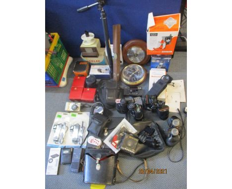 A quantity of photographic and electrical items to include vintage Viewers, a Minolta Dimage 5304, a Lumix Optical Zoom camer