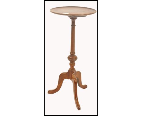 A 19th century Georgian mahogany wine table of small pedestal form. Raised on splayed tripod leg base with turned column supp