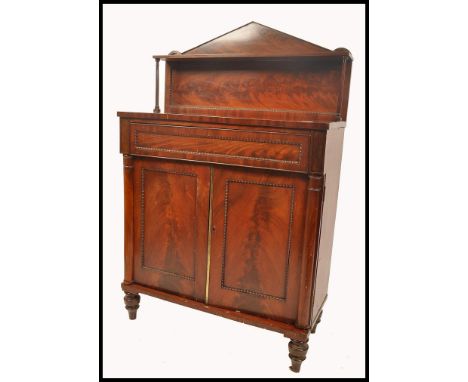 A fine 19th century Regency mahogany chiffonier sideboard. Raised on shaped supports with twin fielded panel cupboard doors h