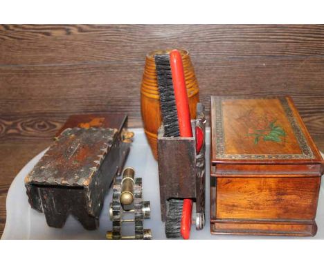 GOOD COLLECTION OF VINTAGE TREEN ITEMS
including black forest examples, smoking pipe, etc