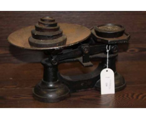 SET OF VINTAGE SCALES