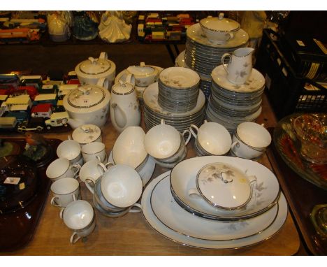 Noritake Harwood 12 Place Dinner Service 