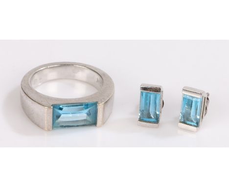 Montblanc ring set with an aquamarine type stone, matching pair of earrings (3)