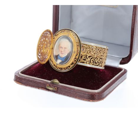 Fine 19th century French gold and enamel mourning bangle, with pieced foliate panels and white enamel borders, the oval hinge