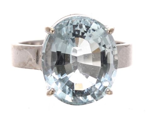 18k white gold aquamarine single stone ring, 7.45ct approx, 6.7gm, ring size M/N