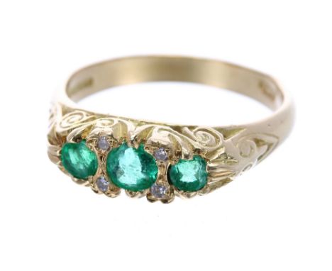 Emerald and diamond 18ct claw set ring, Birmingham 1967, 5.2gm, ring size O