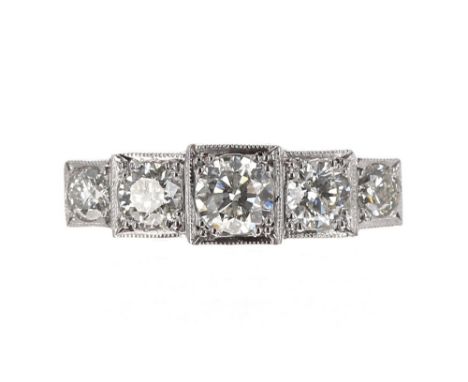 Art Deco style platinum diamond stone ring in a stepped setting, round brilliant-cut, 0.90ct approx, clarity SI1 , colour I-J