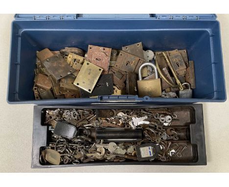 Quantity of locks and keys, contained in a tool box
