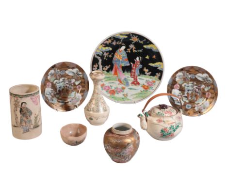 A COLLECTION OF JAPANESE POTTERY AND PORCELAIN Meiji and later, late 19th/20th century, including a Satsuma garlic neck vase 