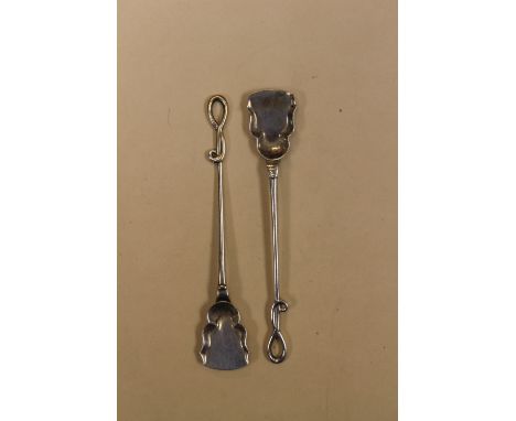 Two French eighteenth century white metal salt shovels with whip style finial, 16.7 g approx