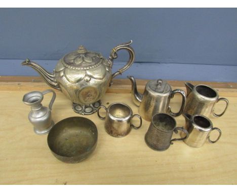 Mixed metalware to include silver plated teapot and milk jugs etc&nbsp;