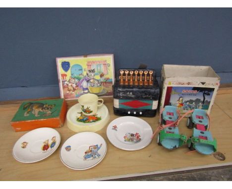 Vintage toys to include puzzles and accordion&nbsp;