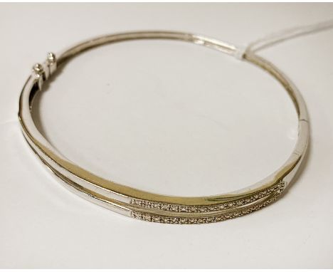 9CT WHITE GOLD &amp; DIAMOND BANGLE