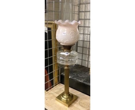 VICTORIAN CORINTHIAN COLUMN ART NOUVEAU EMBOSSED GLASS SHADE OIL LAMP 75CMS (H)