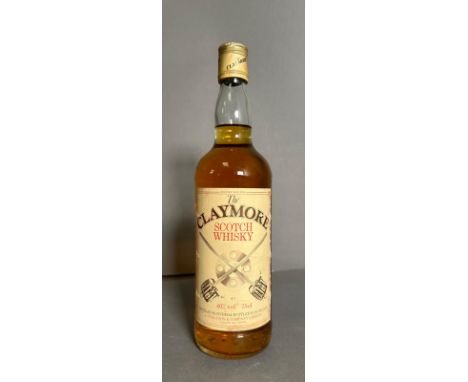 A bottle of The Claymore Scotch Whisky 40% vol