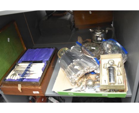 A oak canteen containing various stainless steel cutlery, having working lock and key, A/F, sold together with a Mappin and W