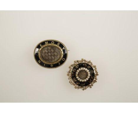 A WILLIAM IV BLACK ENAMEL AND PEARL MOURNING BROOCH of circular form, the reverse inscribed "Benj Crosland OBT 25 Mar 1833 at