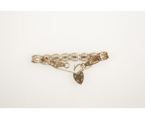 A 9CT YELLOW GOLD FANCY GATE-LINK BRACELET with a heart-shaped clip fastener (c.18grams)