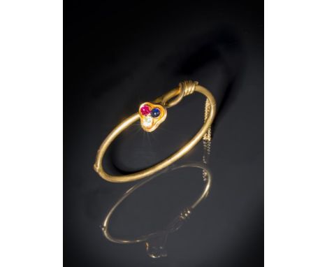 A GEM-SET YELLOW GOLD BRACELET with a clover leaf set with a cabochon ruby, a cabochon sapphire and a cushion-shaped diamond,