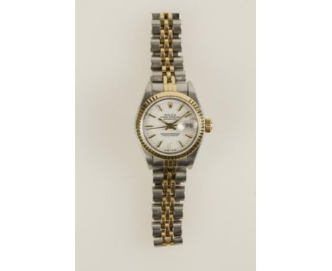ROLEX: A LADIES STAINLESS STEEL WRISTWATCH, the round dial with raised baton and crown numerals, date aperture and sweep seco