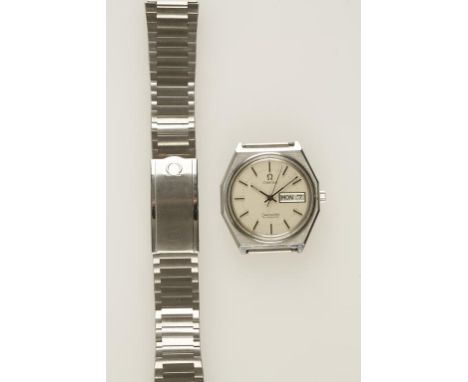 OMEGA: A GENTLEMANS STAINLESS STEEL WRISTWATCH, the round dial with baton numerals, sweep seconds hand and date aperture, ins