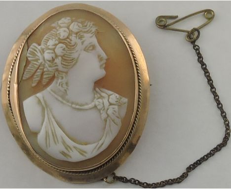A large vintage 9ct gold shell cameo 