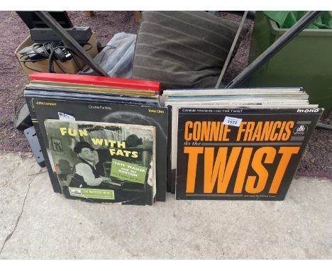 AN ASSORTMENT OF VINTAGE LP RECORDS 