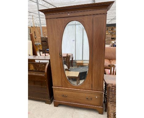 AN EDWARDIAN MAHOGANY AND INLAID MIRROR-DOOR WARDROBE WITH DRAWER TO THE BASE, 49" WIDE 