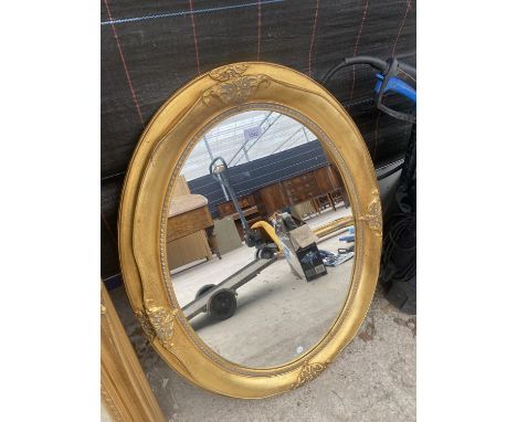 A DECORATIVE OVAL GILT FRAMED MIRROR 