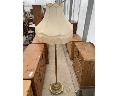 AN EARLY 20TH CENTURY BRASS OIL STANDARD LAMP CONVERTED TO ELECTRICITY 