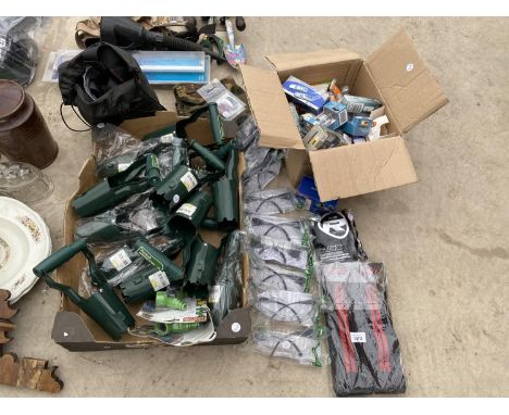 AN ASSORTMENT OF ITEMS TO INCLUDE SAFETY GOGGLES, KINGFISHER PLANTING TOOLS AND LIGHT BULBS ETC 