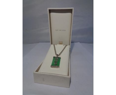 A SILVER CHAIN NECKLACE AND JADE PENDANT 