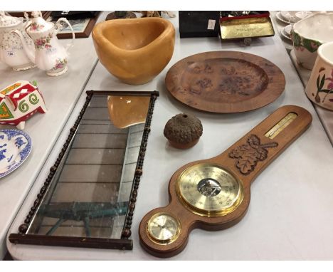 A WOODEN BAROMETER AND HYGROMETER, TWO WOODEN DISPLAY BOWLS AND A WOODEN BEAD FRAMED MIRROR 
