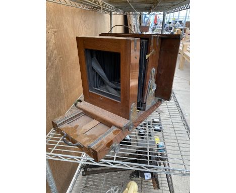 A VINTAGE PHOTOGRPHY CAMERA CASING 