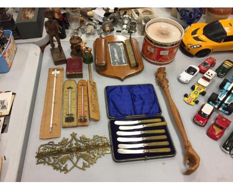A SELECTION OF ITEMS TO INCLUDE THERMOMETERS, WALL MIRROR WITH BRUSHES AND A SET OF BOXED KNIVES 