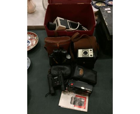 A SELECTION OF VINTAGE CAMERAS AND BINOCULARS AND A LARGE BOX CONTAINING A SLIDE PLUS JECTOR 150 D 
