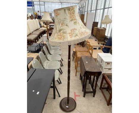 A MID 20TH CNETURY STANDARD LAMP 