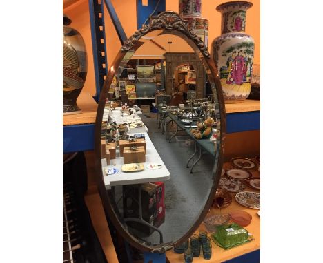 A VINTAGE OVAL COPPER FRAMED ARTS AND CRAFTS OVER MANTLE MIRROR HEIGHT 80CM 