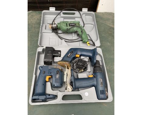 AN ASSORTMENT OF POWER TOOLS TO INCLUDE A PRIMA THREE PIECE SET AND A TOLEDO POWER DRILL 