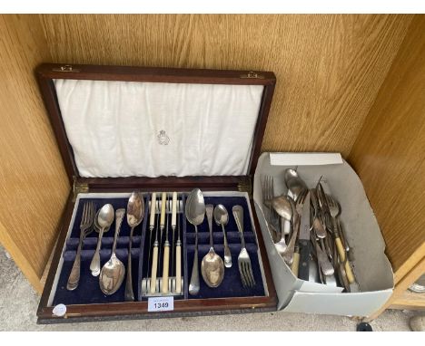 A WOODEN CANTEEN OF SILVER PLATED FLAT WARE AND A FURTHER BOX OF FLATWARE 
