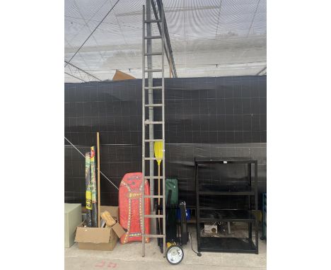AN ASSORTMENT OF ITEMS TO INCLUDE A 13 RUNG LADDER, A TORCH AND AN ELECTRIC HEATER ETC 
