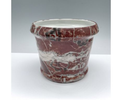 A round small planter with the exterior imitate red marble with white and gray streaks. Ouragan Paris Limoges France backstam