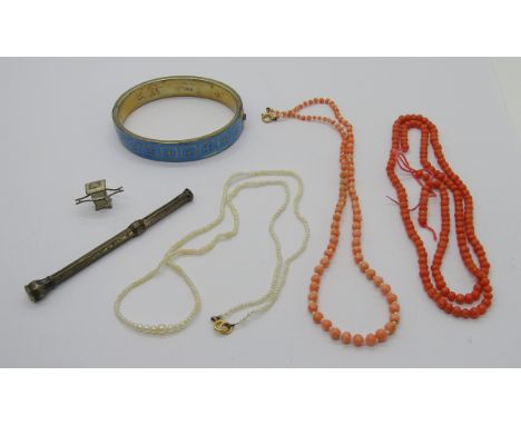 Antique jewellery to include a seed pearl bead necklace with 9ct clasp, a further coral and seed pearl bead necklace with 9ct