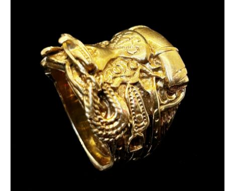 Heavy novelty 9ct ring in the form of a saddle, Birmingham 1989, size X, 29.6g 