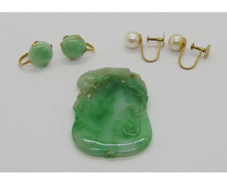 Jade pendant with carved bird detail (bale vacant), a pair of yellow metal jade earrings with screw fastenings and a further 