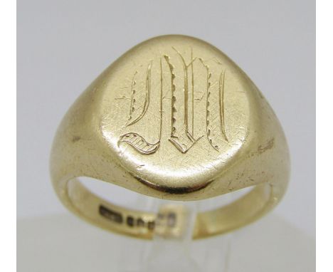 1970s 9ct signet ring with engraved initial 'M', size K/L, 6.9g 