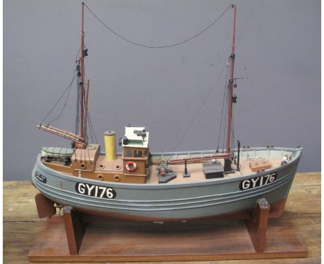 WELL MADE WORKING RADIO CONTROL SCALE MODEL of the Grimsby trawler 'Girl Pat' no. GY176. 54cm long approx. Fitted with electr