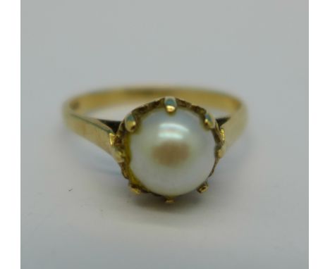 A 9ct gold and pearl ring, 2.4g, O